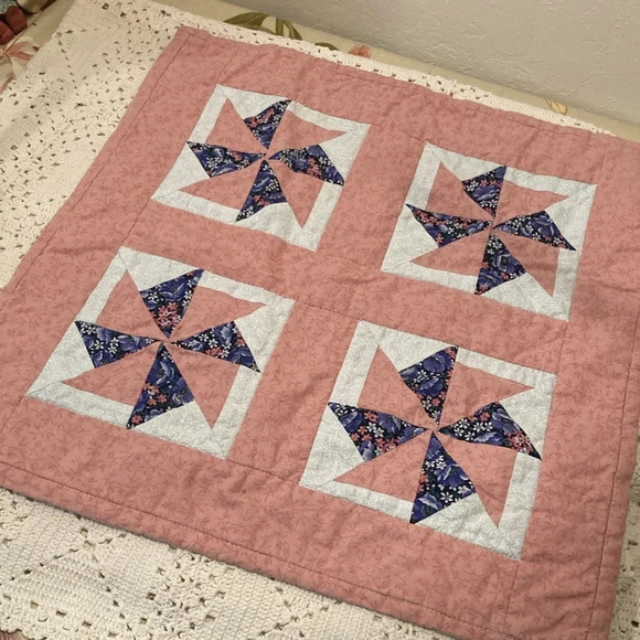 1980’s pieced windmill quilt wall hanging or table decor 17 x 17” - Picture 3 of 4